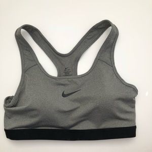 🌟 Sports Bra